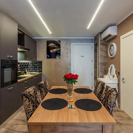 Ruby Luxury Jacuzzi Apartament *