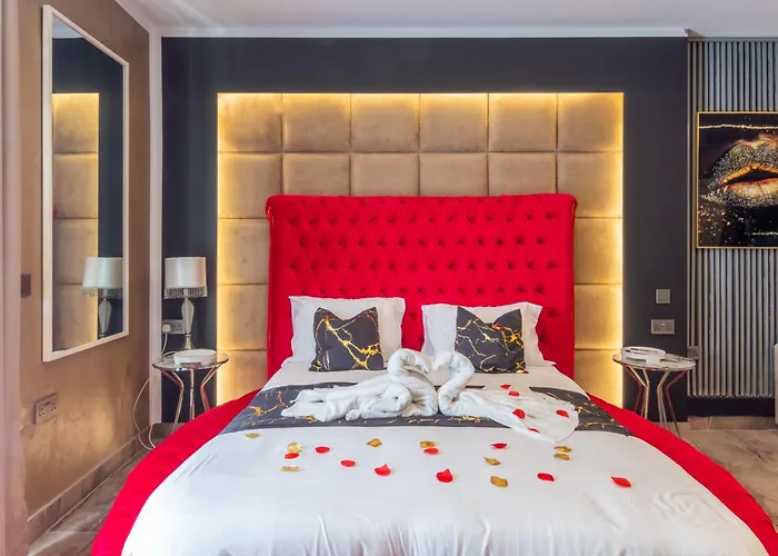 Ruby Luxury Jacuzzi Apartment